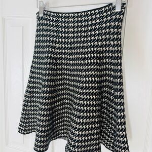 S/M Max Studio Houndstooth A-Line Skirt in Black and Tan